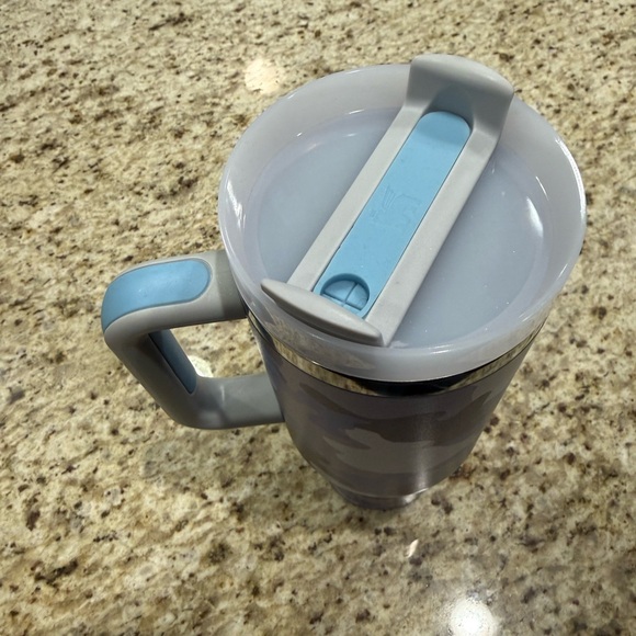 Stanley Blue and Gray Camouflage Mug - Picture 3 of 3